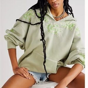 EUC We the Free Floral Embroidered Green Hoodie Sweater